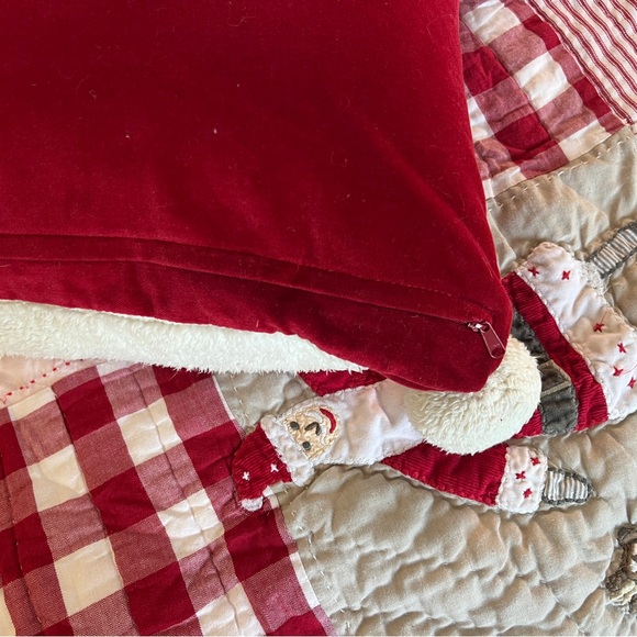 Pottery Barn Kids Heritage Santa Quilt and Pillow Size Twin - Picture 9 of 9